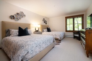 5 bedrooms, desk, iron/ironing board, free WiFi