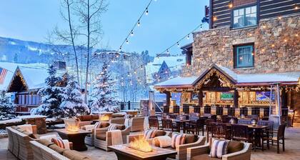 Luxury Ski in Out, Walk to Ritz Carlton, Air conditioned, Private Hot Tub, Pool!