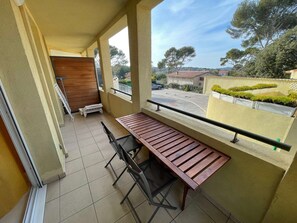 Property grounds - Holiday rentals in Six-fours with swimming pool and private parking and 800m from the beach (SIX FOURS LES PLAGES)
