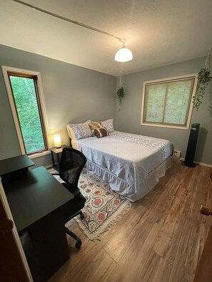 3 bedrooms, desk, free WiFi, bed sheets