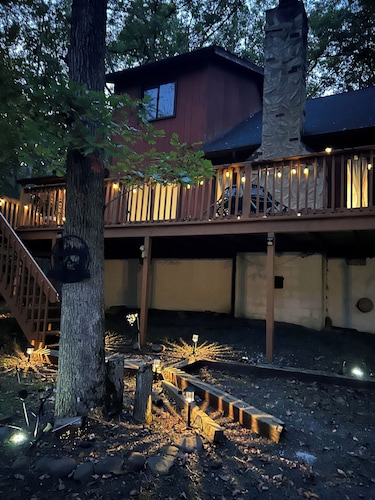Mountain Cabin, Firepit + Fireplace, Free pool, gym, ski, water sports + more