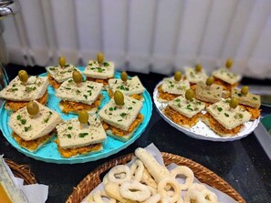 Tägliches inbegriffenes großes Frühstück