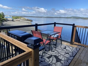 Outdoor dining - Oceanfront Sunset Suite apartment in Wilson’s Beach Campobello Island (Wilsons Beach)