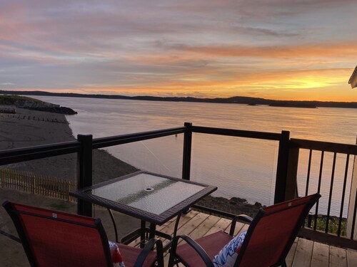 Brand New Oceanfront Sunset Suite in Wilson’s Beach