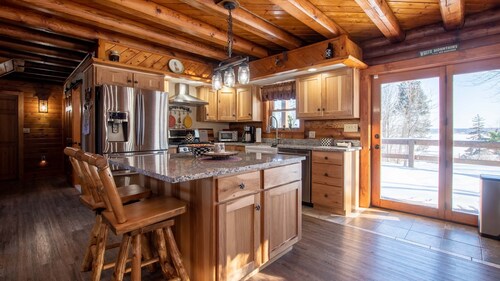 Easy Street Getaway: Wine Trail Cabin Retreat - 1/4 Mile from Cayuga Lake