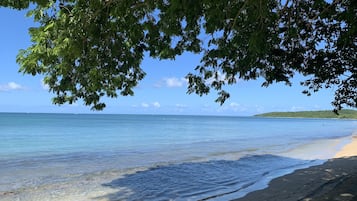 Beach nearby, sun-loungers, beach towels
