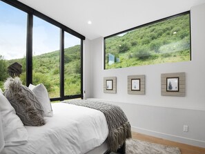 4 slaapkamers, reisbedje, wifi, beddengoed