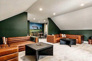 TV, fireplace, offices - The 19th Hole - Poker Table - 2 mins to Pinehurst (Pinehurst)