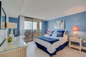 1 bedroom, iron/ironing board, Internet, bed sheets - Remarkable Hudson Condo w/ Coastal Views! (Hudson)