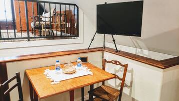 Junior Studio | Pillow-top beds, individually decorated, individually furnished, desk