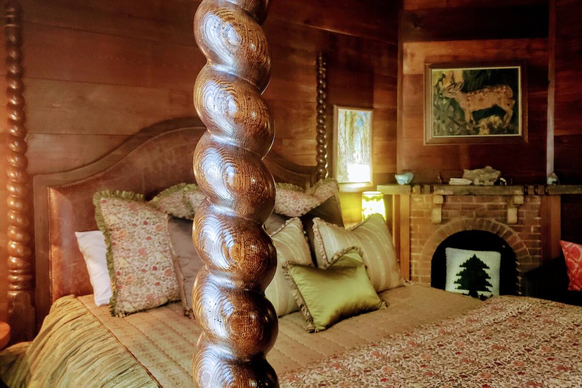 Executive Studio Suite | Pillowtop beds, individually decorated, individually furnished, desk