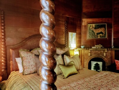 The Gallery House Bed and Breakfast LLC