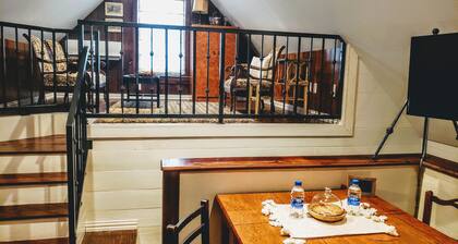 The Gallery House Bed and Breakfast LLC