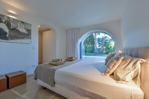 5 bedrooms, iron/ironing board, WiFi, bed sheets - Vertigo -  By Almarina Villas (Benissa)