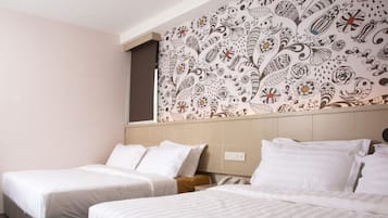 Family Double Room | Peti besi dalam bilik, meja, seterika/papan seterika, Wi-fi percuma