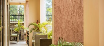 Studio - Sleeps 2 - Parking - Free Shuttle