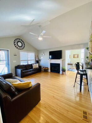 Smart TV - **cozy country** *stargazing acre* (Franklinton)