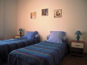 2 bedrooms, iron/ironing board, Internet