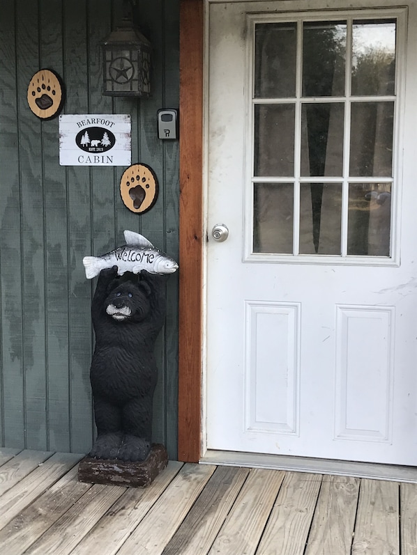 Exterior detail - BearFoot Cabin (Maud)