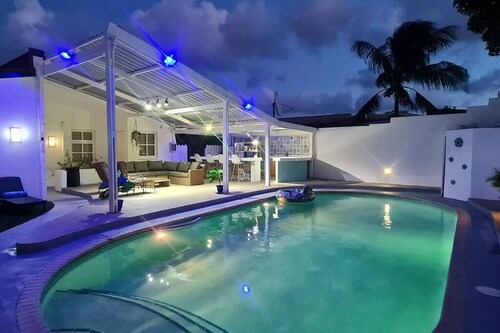 Friends and Family Villa with private big pool
