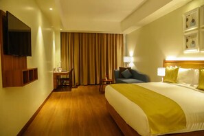 Deluxe Double Room, City View | Egyptian cotton sheets, premium bedding, down comforters
