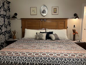 3 bedrooms, desk, iron/ironing board, free WiFi - No chores! /6 guests /⬆️stairs /🦮🐈/WI-FI/24x24 rainshower head (Huntsville)