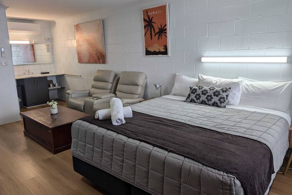 Deluxe-Zimmer, 1 King-Bett | Daunenbettdecken, Pillowtop-Betten, Schreibtisch