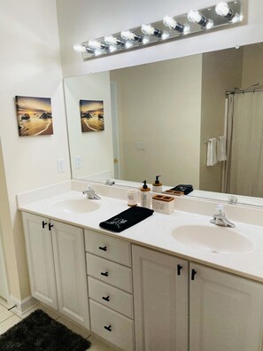 Combined shower/tub, hair dryer, towels, soap - Sunset Vibes Condo-Lewes/Rehoboth-right on Rt 1!! (Lewes)
