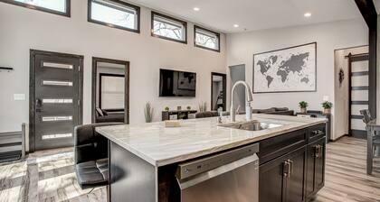 Modern Home in Natures Warmth with Great Location