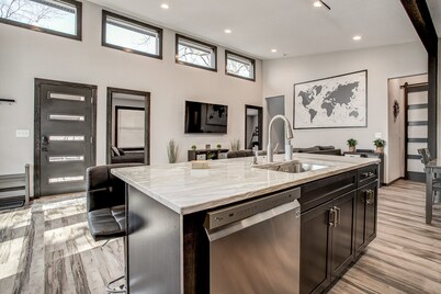 Modern Home in Natures Warmth with Great Location