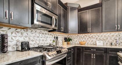 Modern Home in Natures Warmth with Great Location