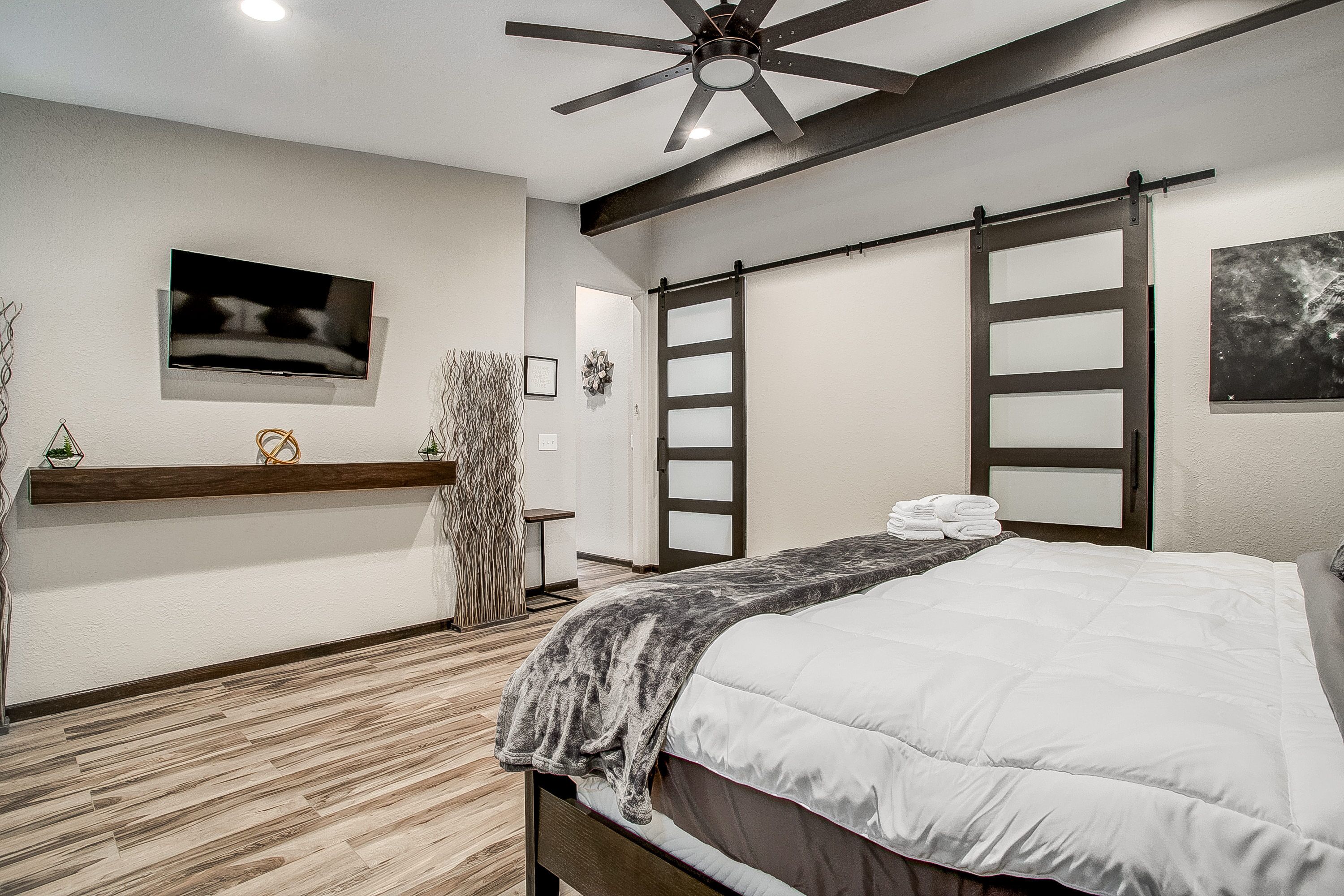 3 bedrooms, iron/ironing board, WiFi, bed sheets