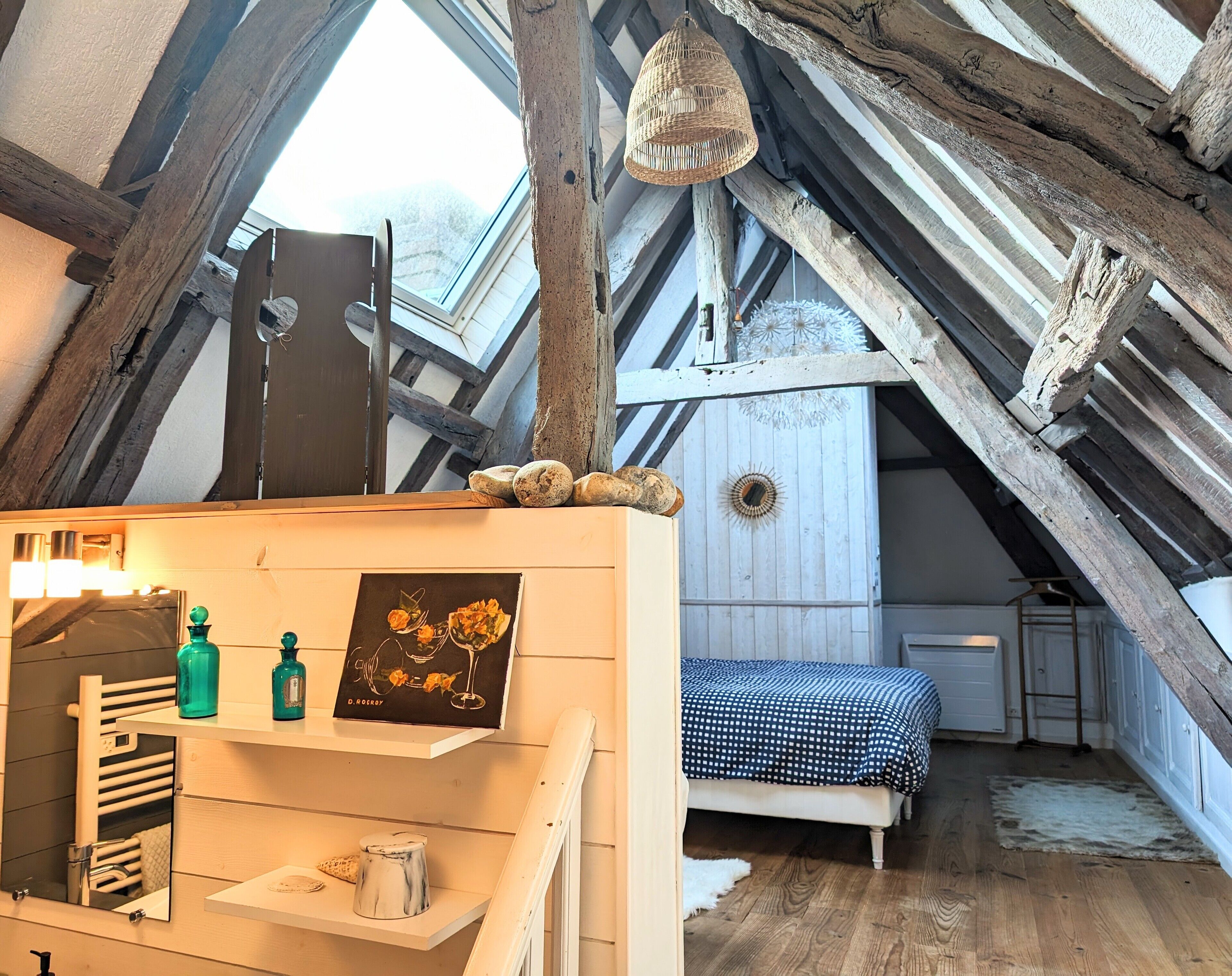 2 bedrooms, desk, iron/ironing board, WiFi