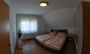 2 室のベッドルーム、旅行用ベビーベッド、WiFi