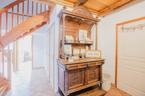 المنشأة من الداخل