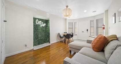Cherry Street with CARPORT - Arcade Game & Artsy - KING bed - Great Location