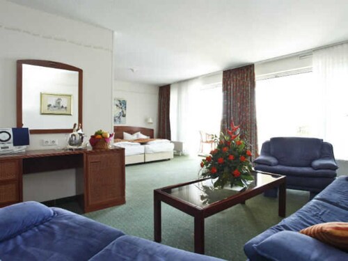 Juniorsuite Müritzblick Orangerie Seeseite - Seehotel Schloss Klink