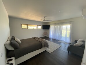 3 bedrooms, iron/ironing board, WiFi, bed sheets - 5 acre property with magnificent views (Mansfield)