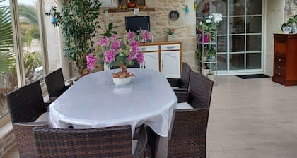 6 minutes from Futuroscope 4 FAMILY BED AND BREAKFAST