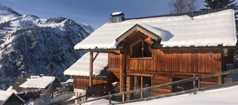 Large, comfortable chalet, quiet location, beautiful view, sauna, whirlpool bath 