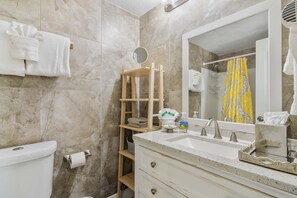Combined shower/tub - Amazing Resort Studio close to Universal Studio (Orlando)