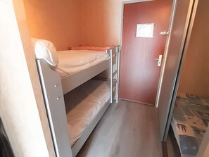 Room - Cozy Studio Cabine for 6 - Ski-In/Ski-Out, Balcony, Parking, WiFi - Saint-Lary-Soulan (Saint-Lary-Soulan)