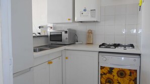 Uuni, liesi, astianpesukone, pakastin
