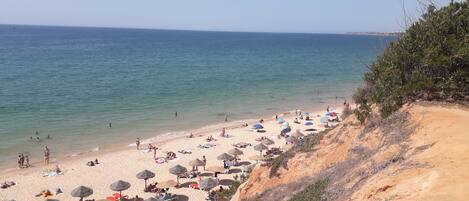 Plage à proximité, chaise longue