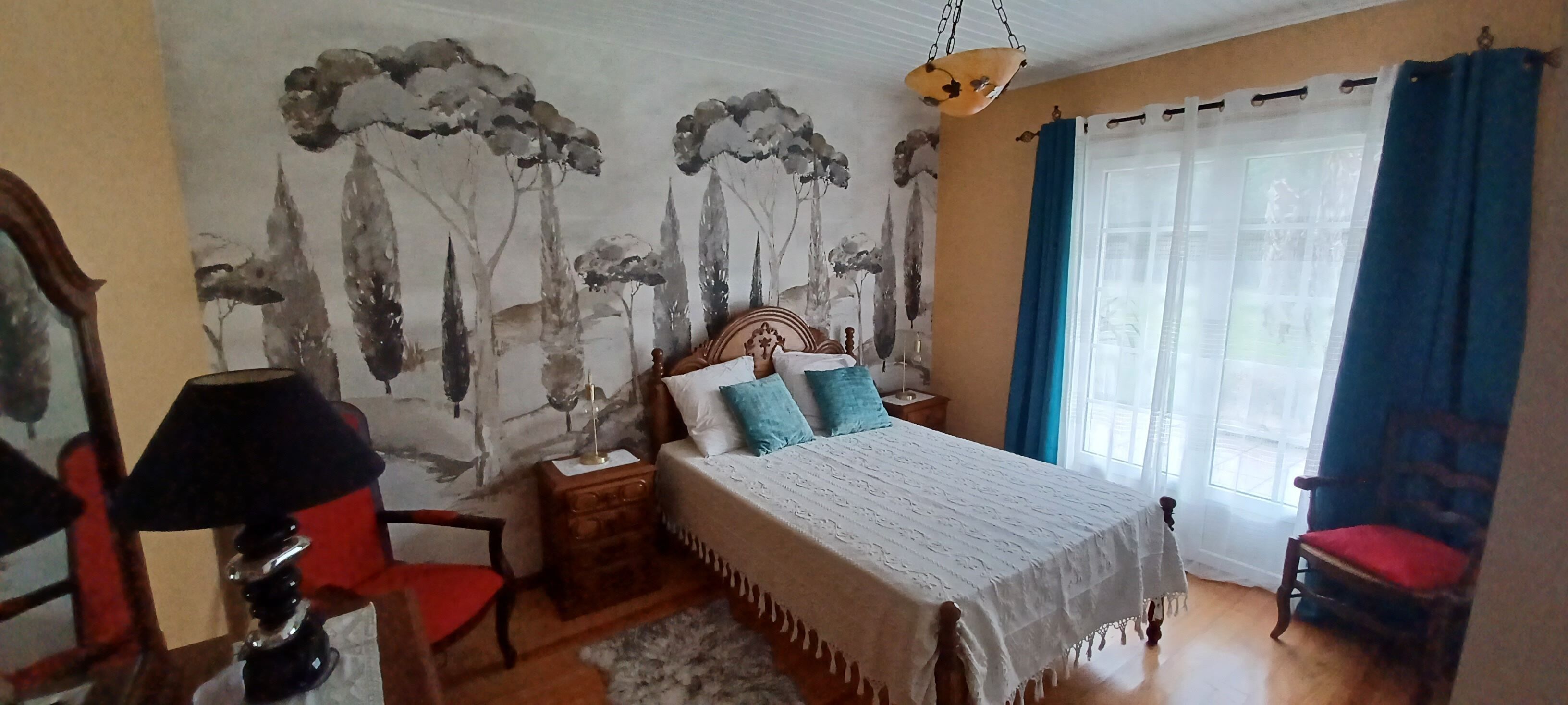 3 bedrooms, iron/ironing board, free WiFi, wheelchair access