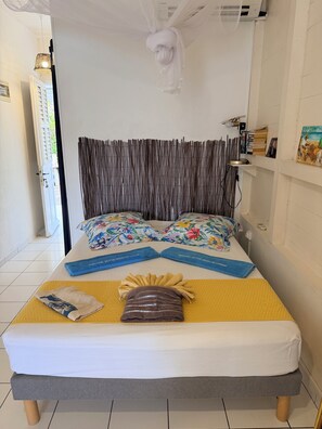 1 bedroom, WiFi, bed sheets - Studio with sea view, 5-minute walk from the beach and jacuzzi  (Les Anses-d'Arlet)