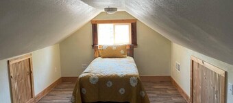 CUTE COTTAGE WITH A GAME ROOM