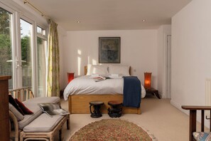 5 slaapkamers, een bureau, een strijkplank/strijkijzer, gratis wifi