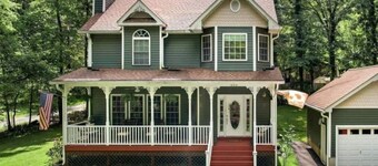 Lake View Retreat - Cottage Near a Peaceful Lake!