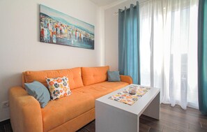 Smart TV - Amazing apartment in Okrug Gornji (Okrug Gornji)